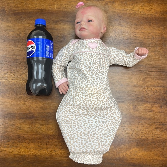 Limited edition preemie realborn doll “KISSABLE” by artist Marita Winters. - Picture 16 of 17